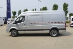 福田商务车 图雅诺E 177马力 2.8T柴油 长轴封闭货车