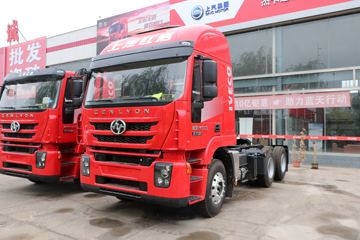 上汽红岩 杰狮M500重卡 北方版 430马力 6X4牵引车(CQ4256HXVG334)