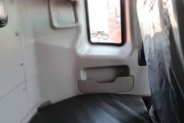 ���� �����A5L�п� ����� 220���� 4X2 6.8�ײ�դʽ�ػ���(HFC5181CCYP3K2A53S5QV)ͼƬ