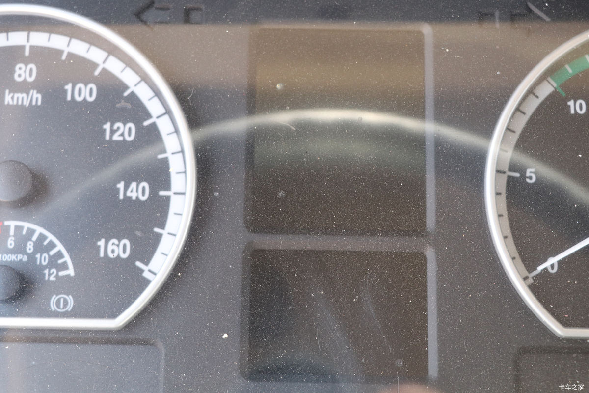 ���� �����A5L�п� ����� 220���� 4X2 6.8�ײ�դʽ�ػ���(HFC5181CCYP3K2A53S5QV)��ʻ��                                               