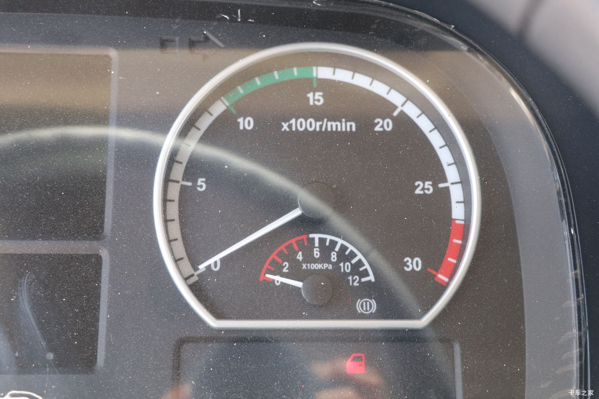 ���� �����A5L�п� ����� 220���� 4X2 6.8�ײ�դʽ�ػ���(HFC5181CCYP3K2A53S5QV)��ʻ��                                               