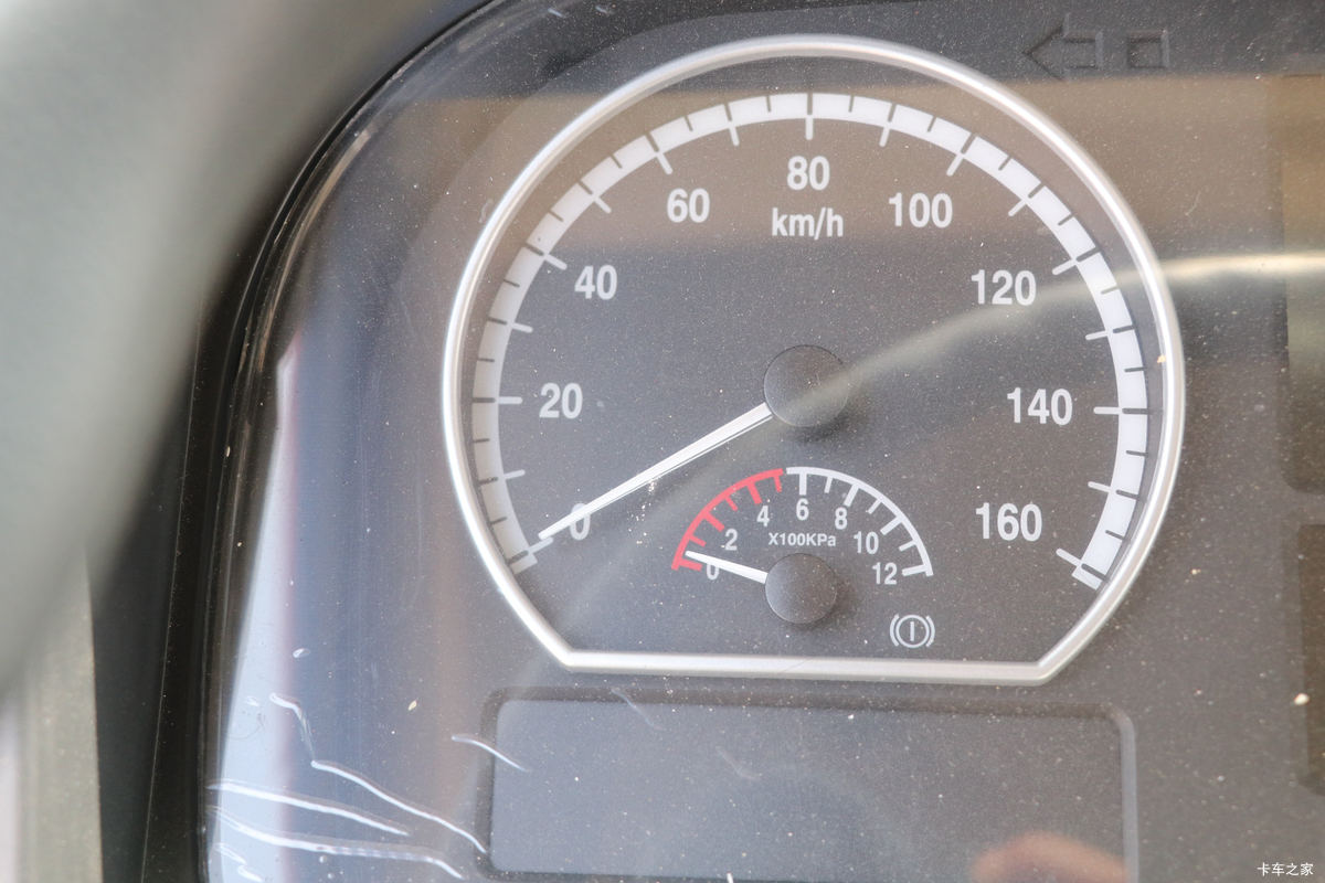 ���� �����A5L�п� ����� 220���� 4X2 6.8�ײ�դʽ�ػ���(HFC5181CCYP3K2A53S5QV)��ʻ��                                               