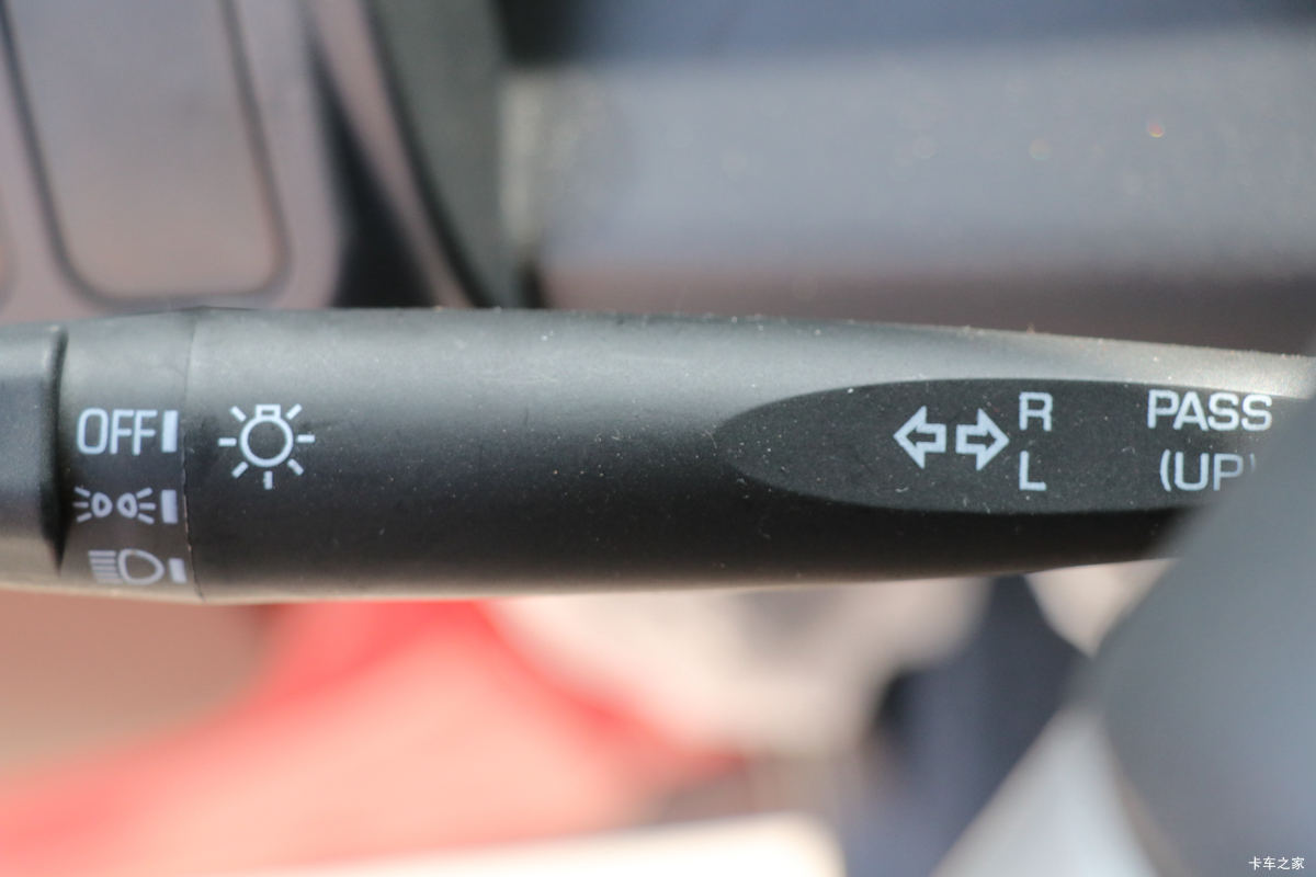 ���� �����A5L�п� ����� 220���� 4X2 6.8�ײ�դʽ�ػ���(HFC5181CCYP3K2A53S5QV)��ʻ��                                               