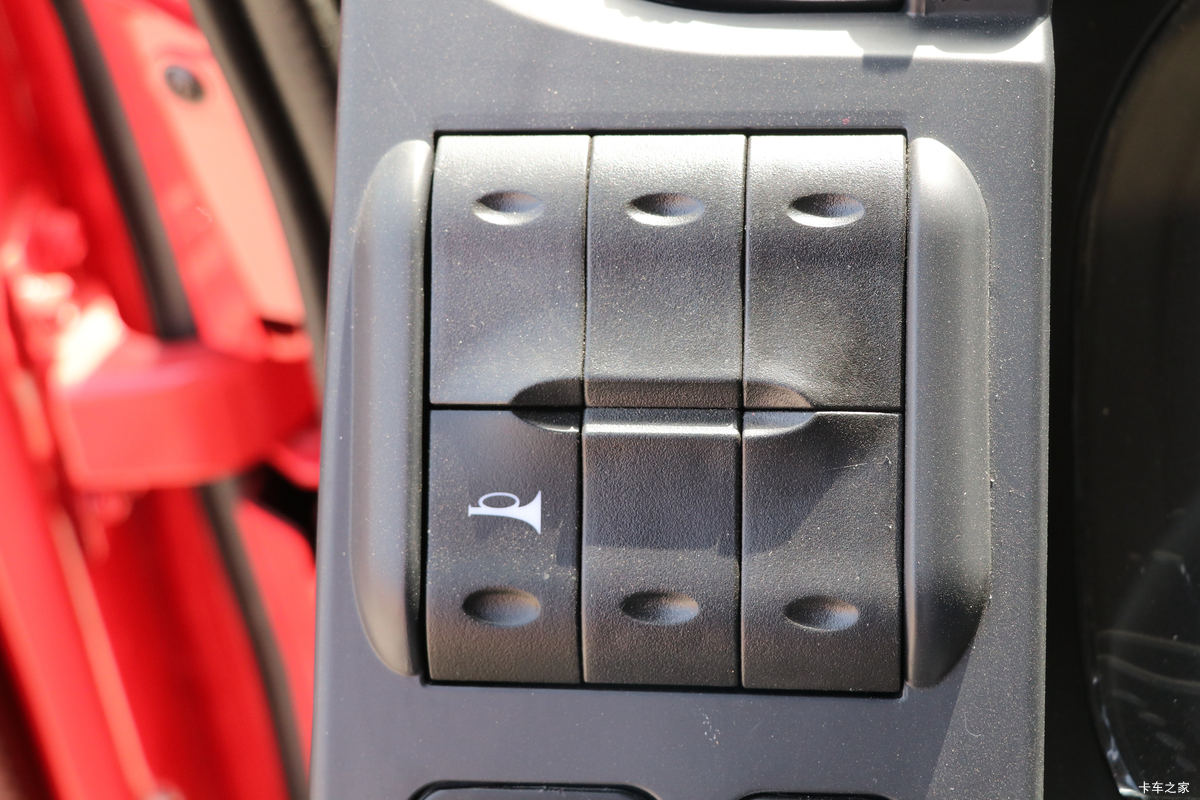 ���� �����A5L�п� ����� 220���� 4X2 6.8�ײ�դʽ�ػ���(HFC5181CCYP3K2A53S5QV)��ʻ��                                               