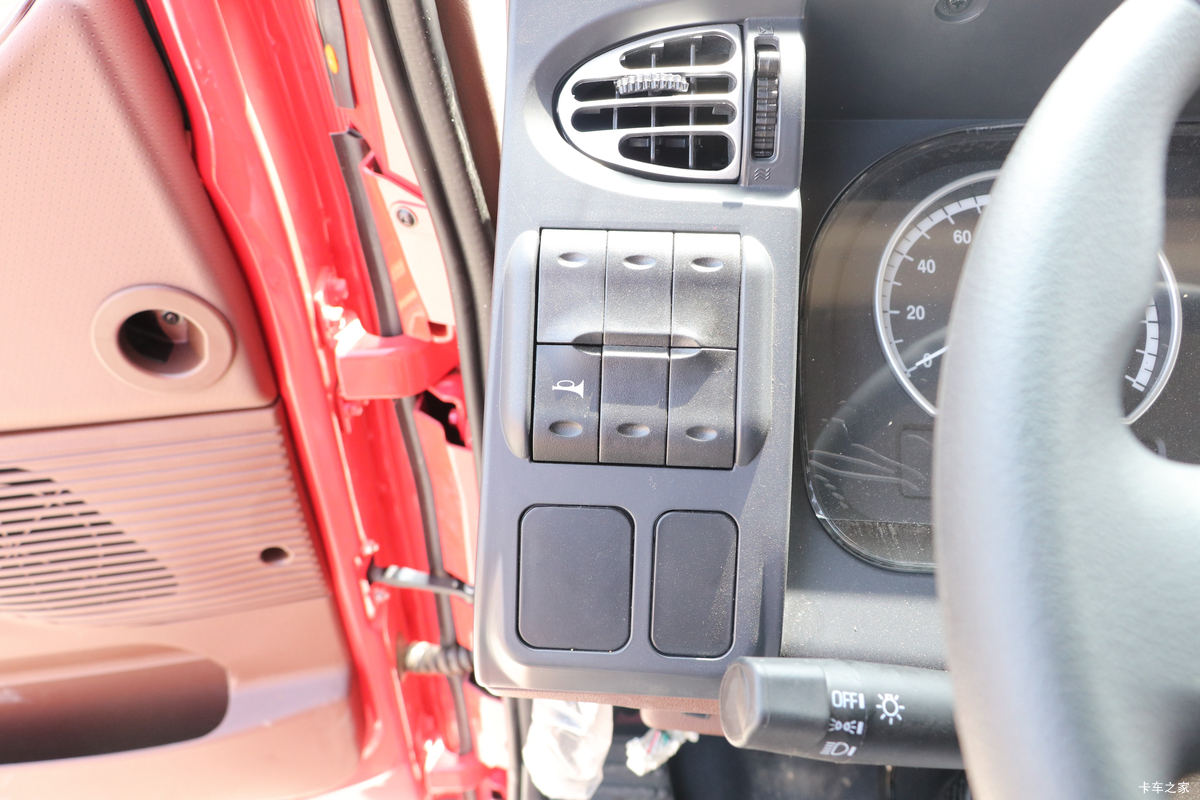 ���� �����A5L�п� ����� 220���� 4X2 6.8�ײ�դʽ�ػ���(HFC5181CCYP3K2A53S5QV)��ʻ��                                               