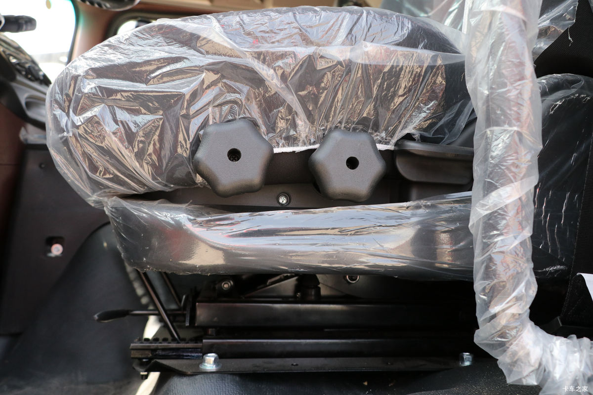 ���� �����A5L�п� ����� 220���� 4X2 6.8�ײ�դʽ�ػ���(HFC5181CCYP3K2A53S5QV)��ʻ��                                               