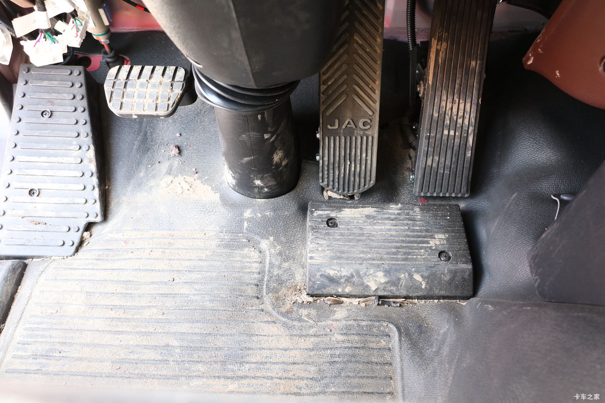 ���� �����A5L�п� ����� 220���� 4X2 6.8�ײ�դʽ�ػ���(HFC5181CCYP3K2A53S5QV)��ʻ��                                               