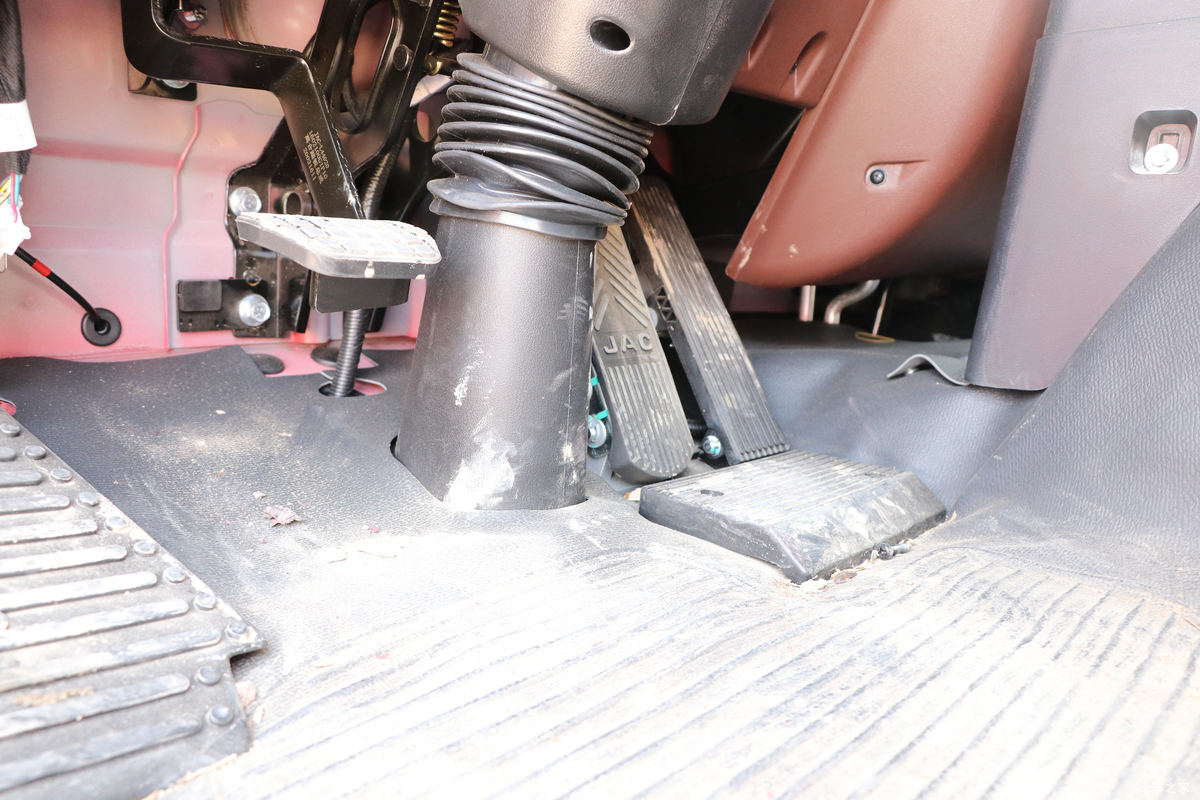 ���� �����A5L�п� ����� 220���� 4X2 6.8�ײ�դʽ�ػ���(HFC5181CCYP3K2A53S5QV)��ʻ��                                               