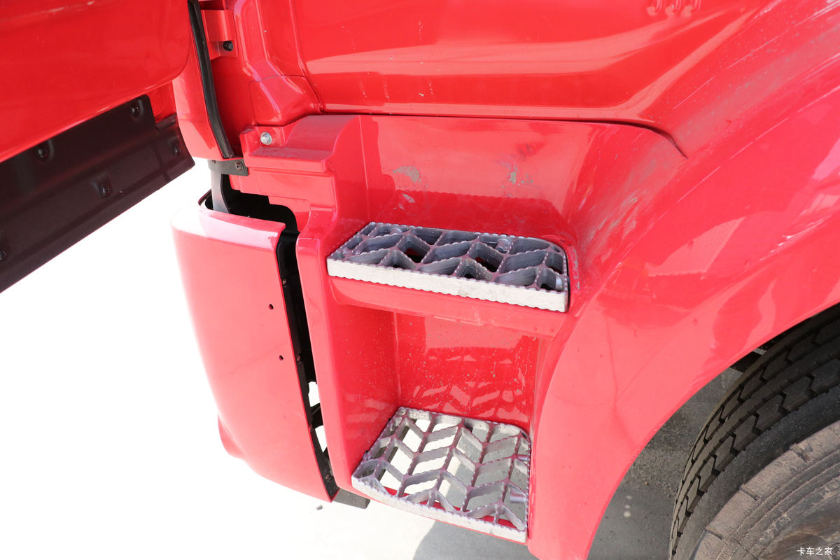 ���� �����A5L�п� ����� 220���� 4X2 6.8�ײ�դʽ�ػ���(HFC5181CCYP3K2A53S5QV)��ʻ��                                               