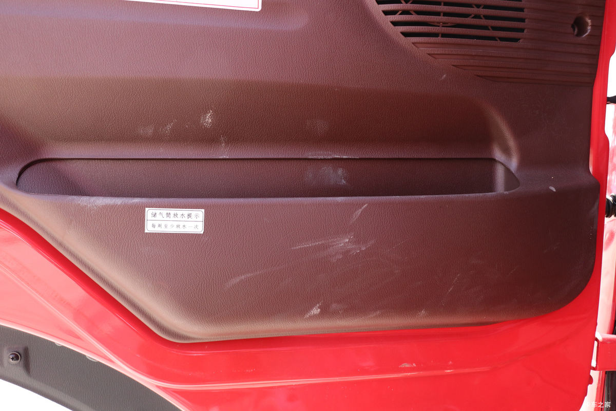 ���� �����A5L�п� ����� 220���� 4X2 6.8�ײ�դʽ�ػ���(HFC5181CCYP3K2A53S5QV)��ʻ��                                               