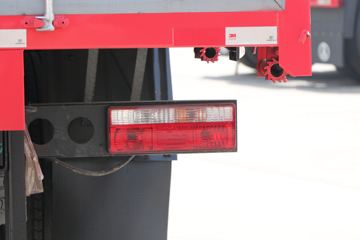 ���� �����A5L�п� ����� 220���� 4X2 6.8�ײ�դʽ�ػ���ͼƬ
