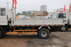 江铃 凯运强劲版 轻载型普通款 129马力 3.7米排半栏板轻卡(宽体)(JX1045TPGC25)