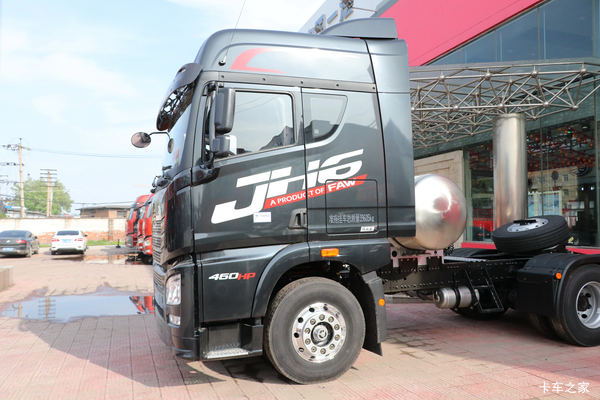 今日主推 青岛解放JH6 460马力LNG牵引车