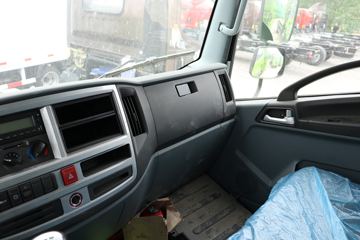 һ������ ��ž���7ϵ 150���� 4X2 4.06����ж��(CA3040K35L3E5)ͼƬ