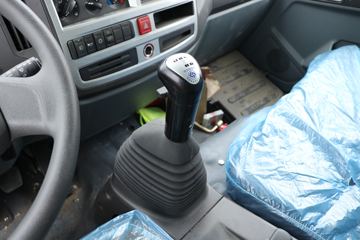 һ������ ��ž���7ϵ 150���� 4X2 4.06����ж��(CA3040K35L3E5)ͼƬ