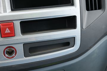 һ������ ��ž���7ϵ 150���� 4X2 4.06����ж��(CA3040K35L3E5)ͼƬ