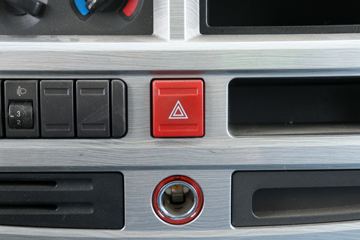 һ������ ��ž���7ϵ 150���� 4X2 4.06����ж��(CA3040K35L3E5)ͼƬ