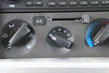 һ������ ��ž���7ϵ 150���� 4X2 4.06����ж��(CA3040K35L3E5)ͼƬ