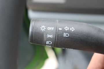 һ������ ��ž���7ϵ 150���� 4X2 4.06����ж��(CA3040K35L3E5)ͼƬ