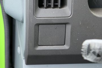 һ������ ��ž���7ϵ 150���� 4X2 4.06����ж��(CA3040K35L3E5)ͼƬ