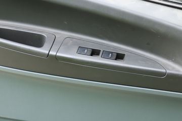 һ������ ��ž���7ϵ 150���� 4X2 4.06����ж��(CA3040K35L3E5)ͼƬ