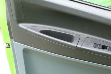 һ������ ��ž���7ϵ 150���� 4X2 4.06����ж��(CA3040K35L3E5)ͼƬ