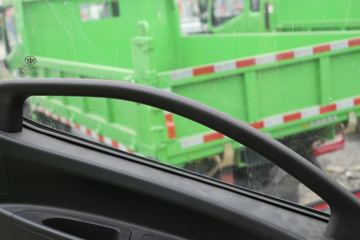 һ������ ��ž���7ϵ 150���� 4X2 4.06����ж��(CA3040K35L3E5)ͼƬ