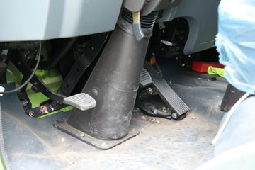 һ������ ��ž���7ϵ 150���� 4X2 4.06����ж��(CA3040K35L3E5)ͼƬ