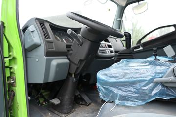 һ������ ��ž���7ϵ 150���� 4X2 4.06����ж��(CA3040K35L3E5)ͼƬ