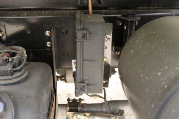 һ������ ��ž���7ϵ 150���� 4X2 4.06����ж��(CA3040K35L3E5)ͼƬ