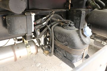 һ������ ��ž���7ϵ 150���� 4X2 4.06����ж��(CA3040K35L3E5)ͼƬ