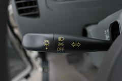 飞碟奥驰D1系列 95马力 4X2 3.9米排半厢式轻卡(FD5041XXYP12K4)