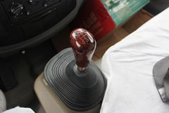 飞碟奥驰D1系列 95马力 4X2 3.9米排半厢式轻卡(FD5041XXYP12K4)