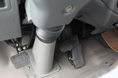 飞碟奥驰D1系列 95马力 4X2 3.9米排半厢式轻卡(FD5041XXYP12K4)