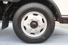 飞碟奥驰D1系列 95马力 4X2 3.9米排半厢式轻卡(FD5041XXYP12K4)