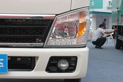 飞碟奥驰D1系列 95马力 4X2 3.9米排半厢式轻卡(FD5041XXYP12K4)