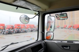 华神T5&nbsp;随车吊驾驶室图片