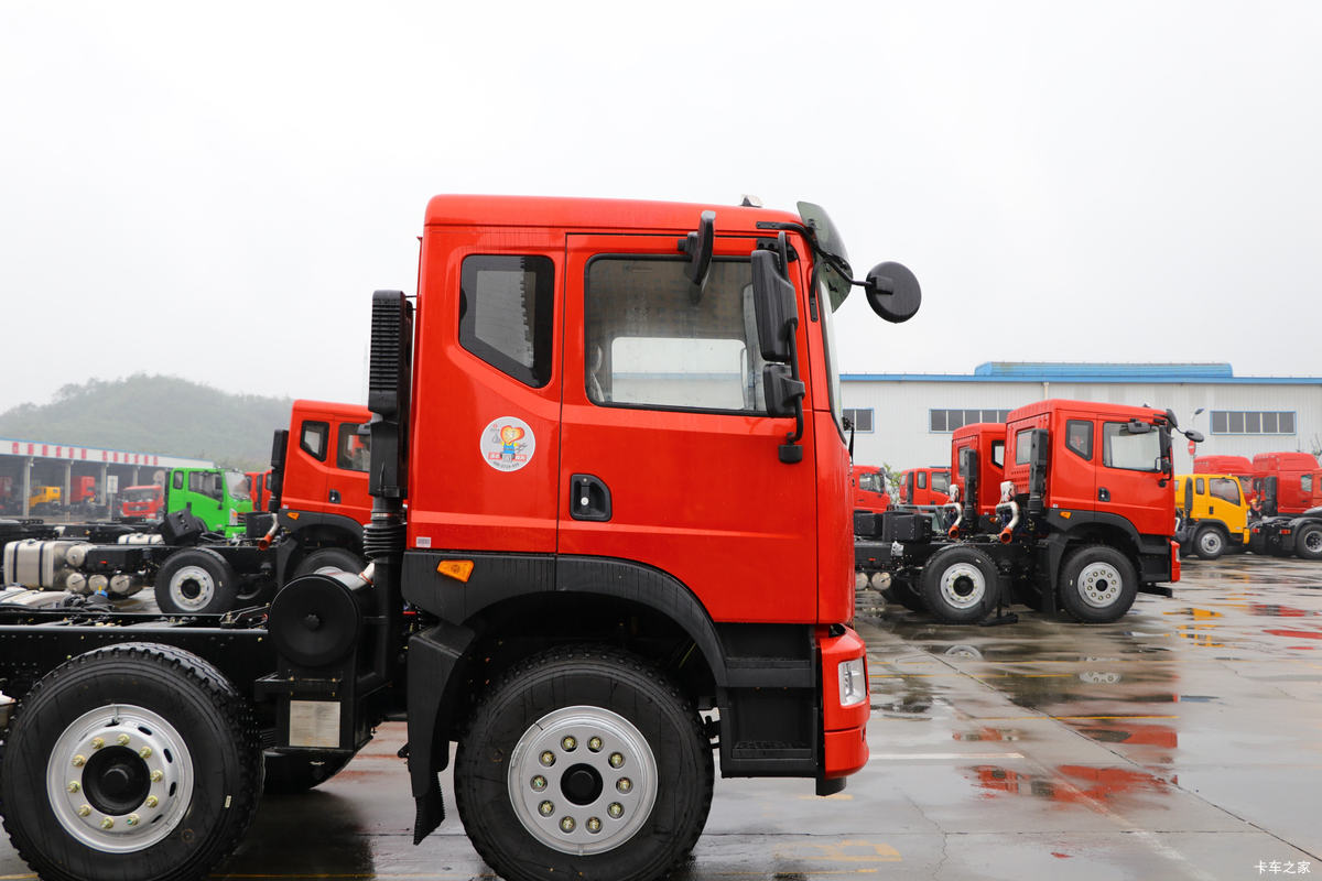 绪 T5  300 8X4 6ж(EQ3318GFV4)                                                