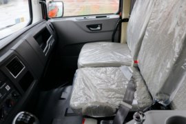 华神T5&nbsp;随车吊驾驶室图片