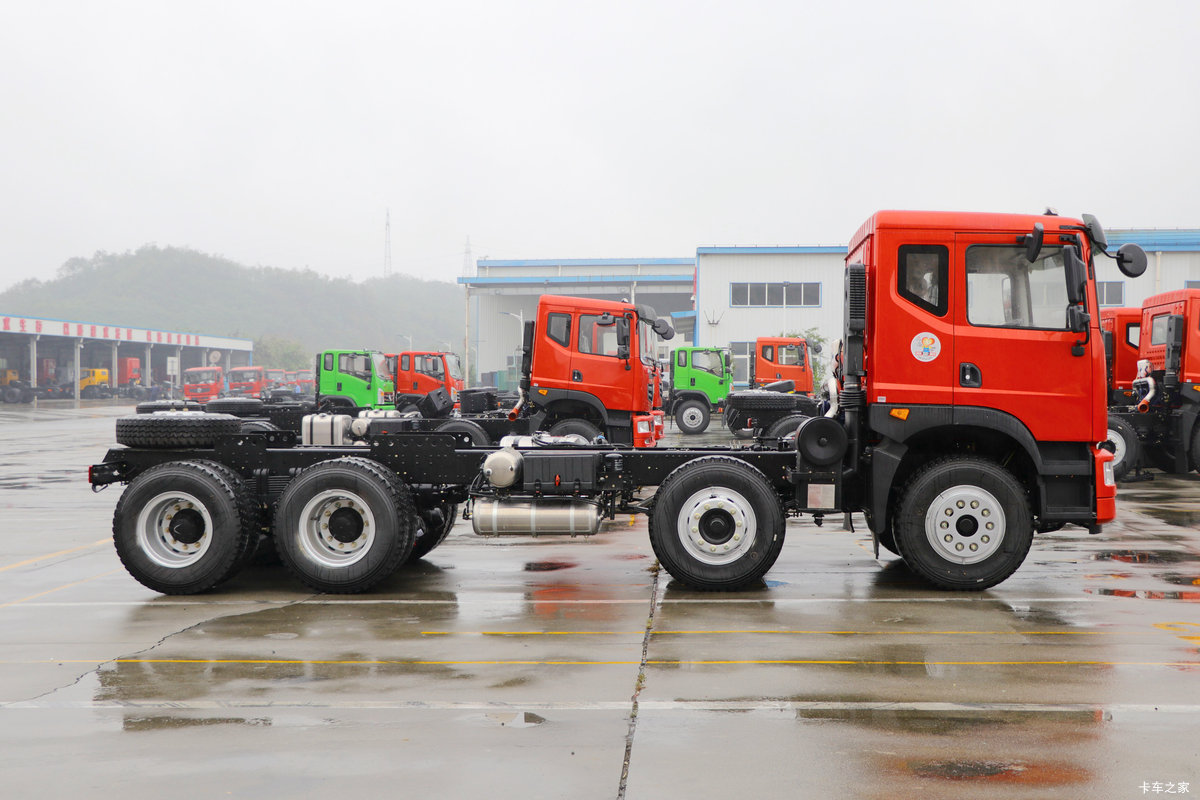 绪 T5  300 8X4 6ж(EQ3318GFV4)                                                