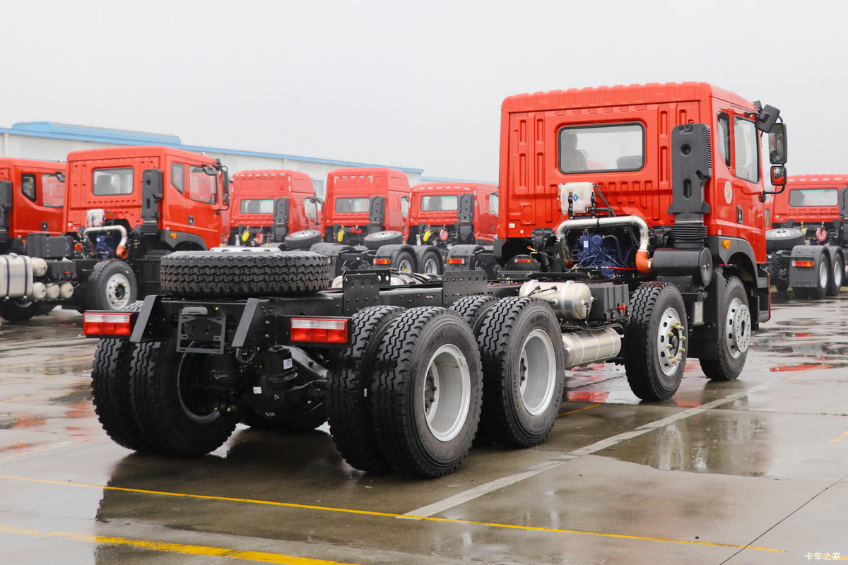 绪 T5  300 8X4 6ж(EQ3318GFV4)                                                