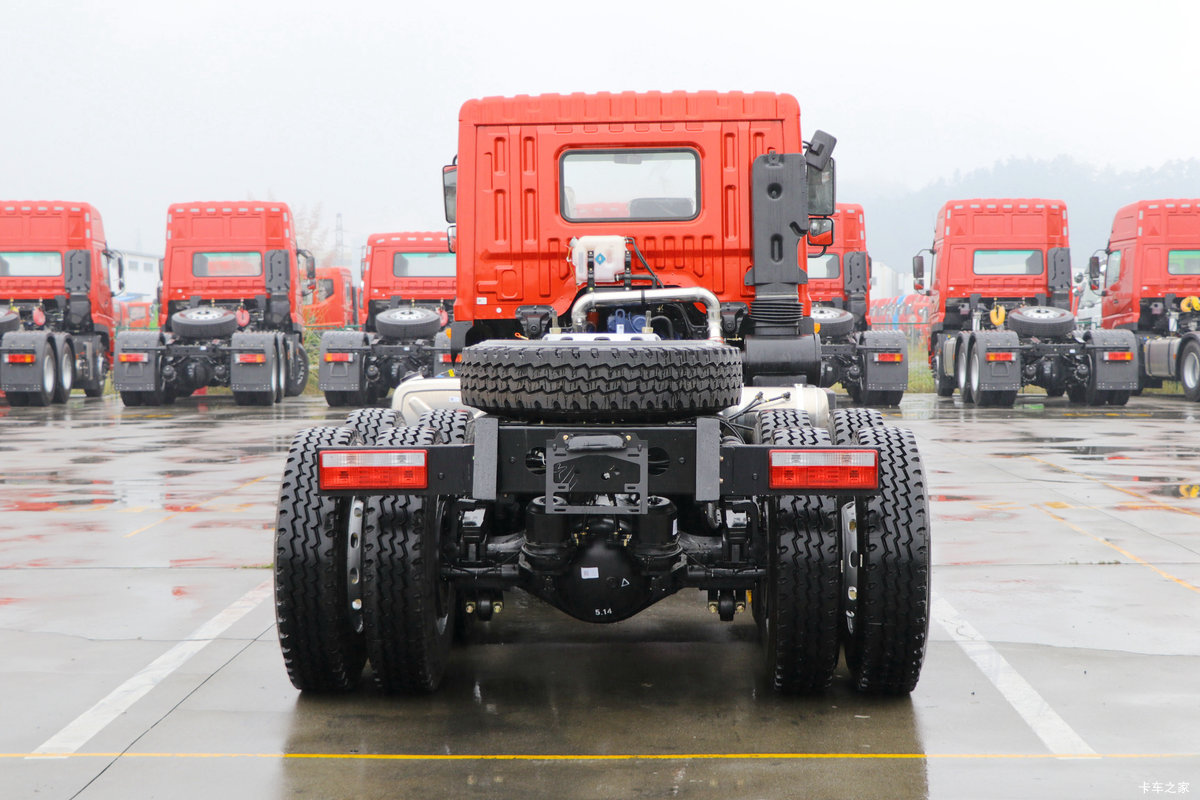 绪 T5  300 8X4 6ж(EQ3318GFV4)                                                