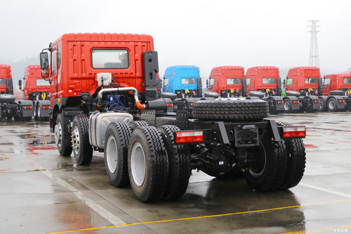绪 T5  300 8X4 6ж(EQ3318GFV4)                                                