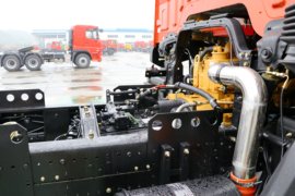 华神T5&nbsp;随车吊底盘图片