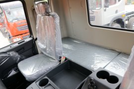东风华神底盘&nbsp;液体运输车驾驶室图片