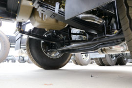 东风华神底盘&nbsp;液体运输车底盘图片