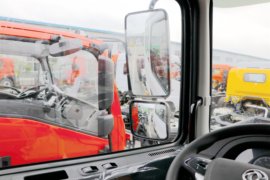 东风华神底盘&nbsp;洒水车/喷洒车驾驶室图片