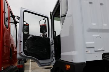 东风华神底盘&nbsp;洒水车/喷洒车驾驶室图片