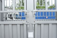 陕汽轻卡 德龙K3000 标载版 160马力 4.18米单排仓栅式轻卡(YTQ5041CCYKJ331)