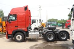 中国重汽 HOWO T7H重卡 440马力 6X4危化品牵引车(重汽16挡铝壳)(ZZ4257V324HE1W)